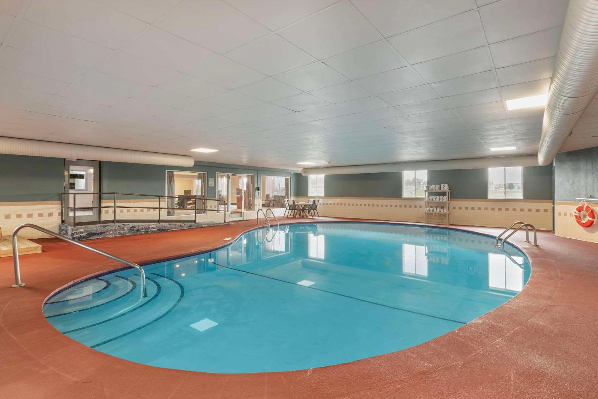 Quality Inn Newton At I-80 Buitenkant foto