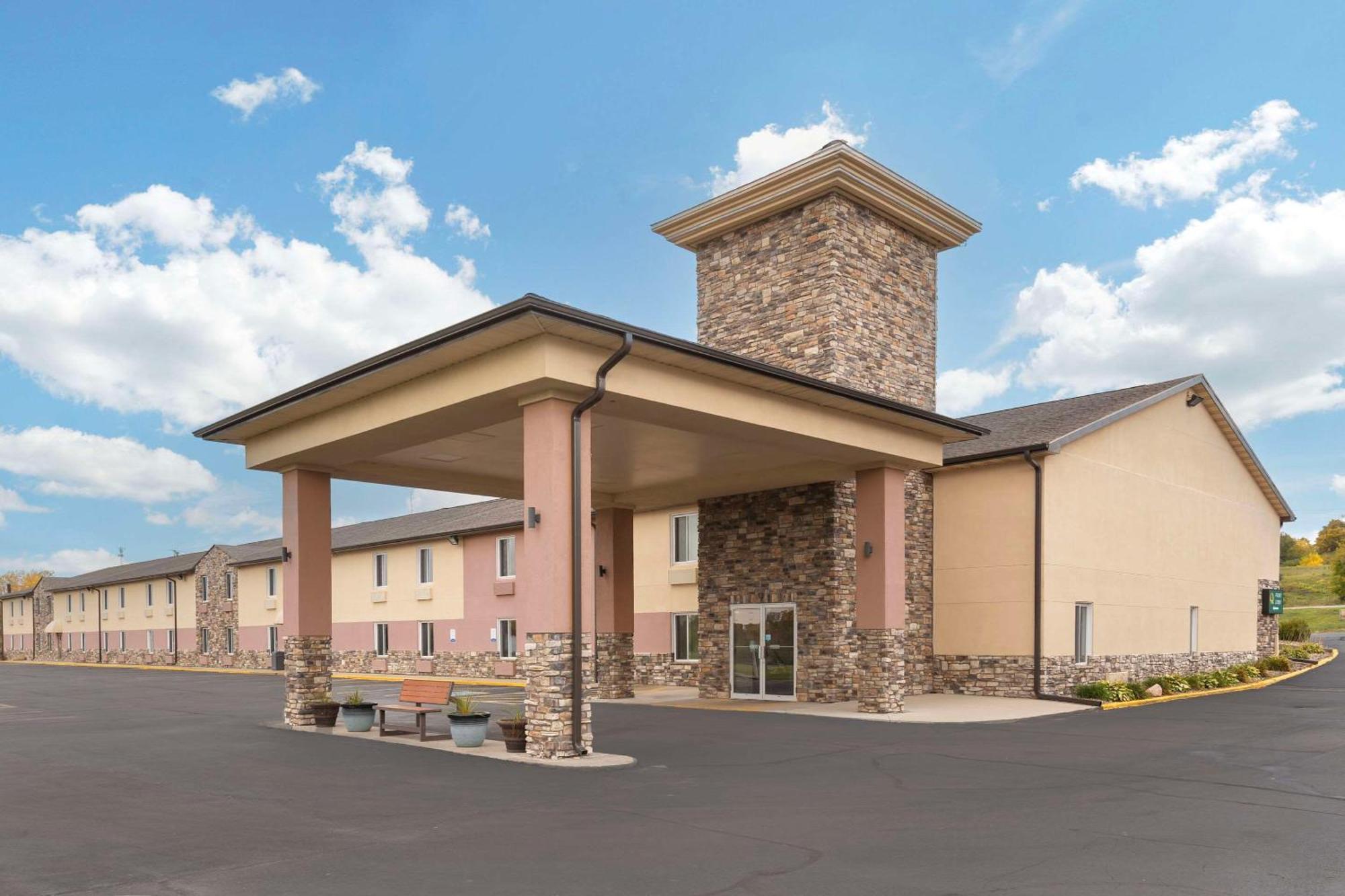 Quality Inn Newton At I-80 Buitenkant foto