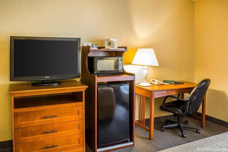 Quality Inn Newton At I-80 Buitenkant foto