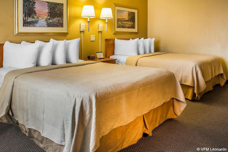 Quality Inn Newton At I-80 Buitenkant foto