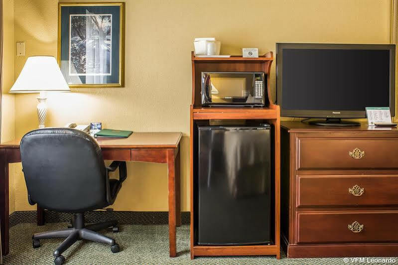 Quality Inn Newton At I-80 Buitenkant foto